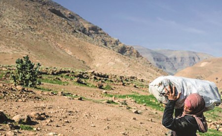 إسرائيل تستهدف خيام النازحين في غزة و«حماس» تعتبره «تصعيداً إجرامياً وانتهاكاً لاتفاق وقف النار»