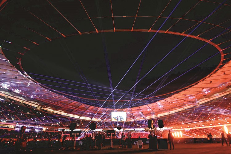 افتتاحية جماهيرية.. عروض ضوئية مبهرة