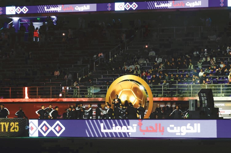 افتتاحية جماهيرية.. عروض ضوئية مبهرة