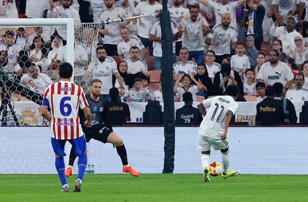 الريال يحسم " ديربي مدريد".. ويتأهل لمواجهة برشلونة في نهائي السوبر الإسباني