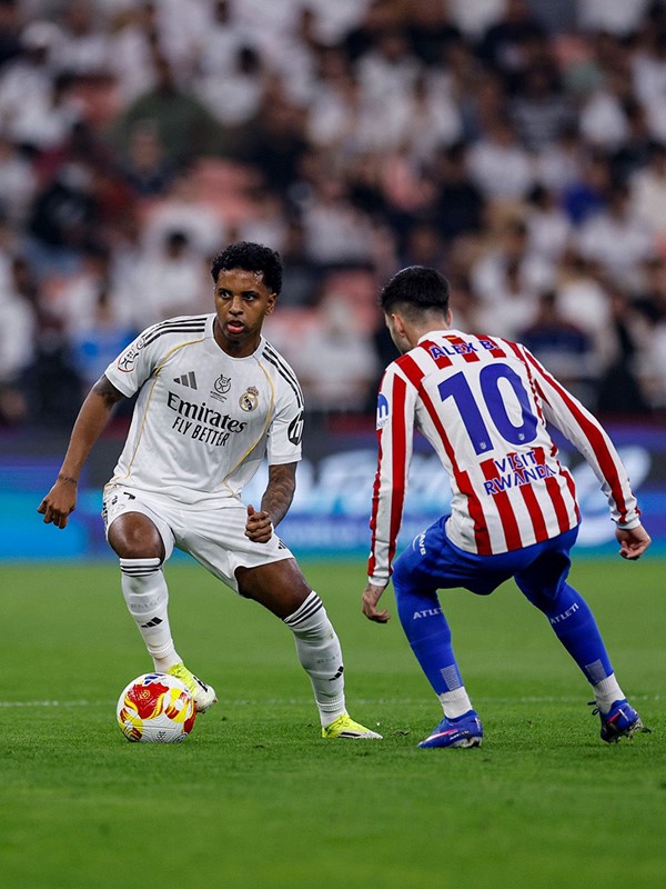الريال يحسم " ديربي مدريد".. ويتأهل لمواجهة برشلونة في نهائي السوبر الإسباني