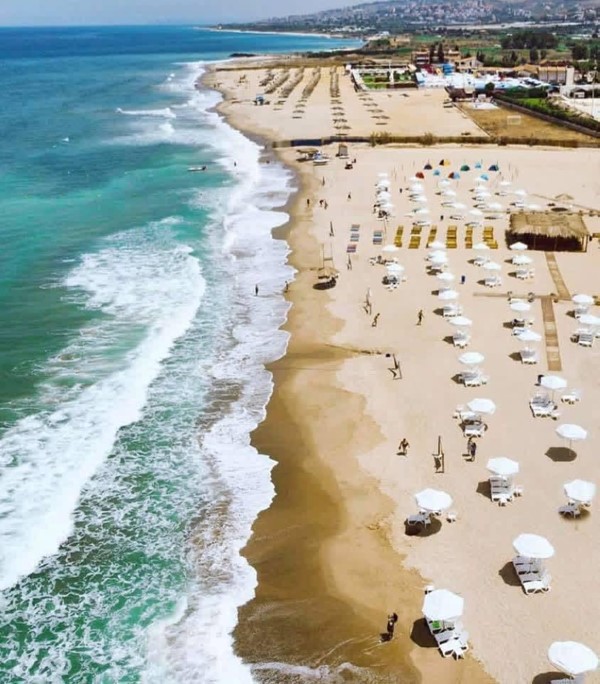  صورة عاملة لشاطئ الجية (محمود الطويل) 