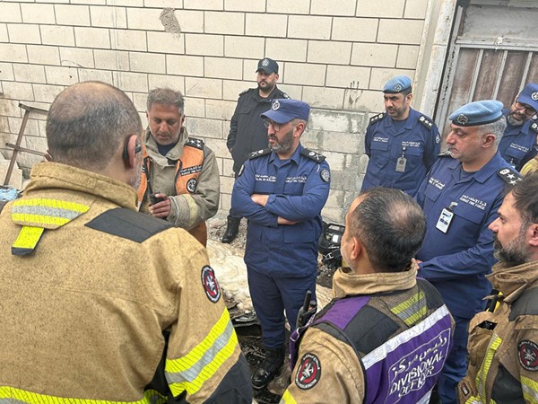 5 فرق إطفاء تسيطر على حريق في قسيمة صناعية بمنطقة الأحمدي