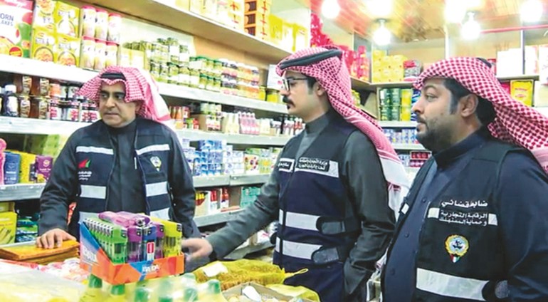 فيصل الأنصاري خلال الجولة التفتيشية