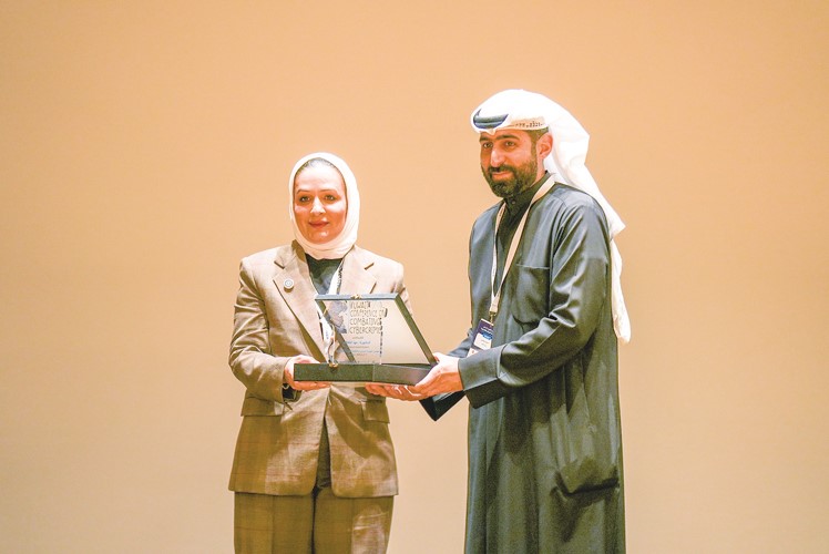 تكريم د.مها القلاف أستاذ مساعد الأمن السيبراني بكلية الكويت التقنية ومحاضر في المؤتمر