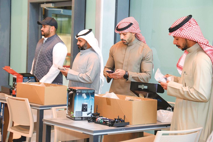 تأهيل المعلمين وتزويدهم بالمهارات التقنية