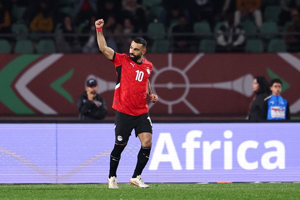 محمد صلاح يحصد جائزة رجل مباراة مصر وكوت ديفوار في ليلة الرقم التاريخي.. ويؤكد: أغلب منتخبنا من لاعبين محليين وهذا ليس تقليلا منهم