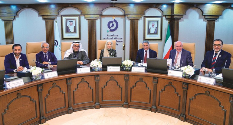 جامعة عبدالله السالم استقبلت وفداً من الكلية الملكية للجراحين بجامعة البحرين