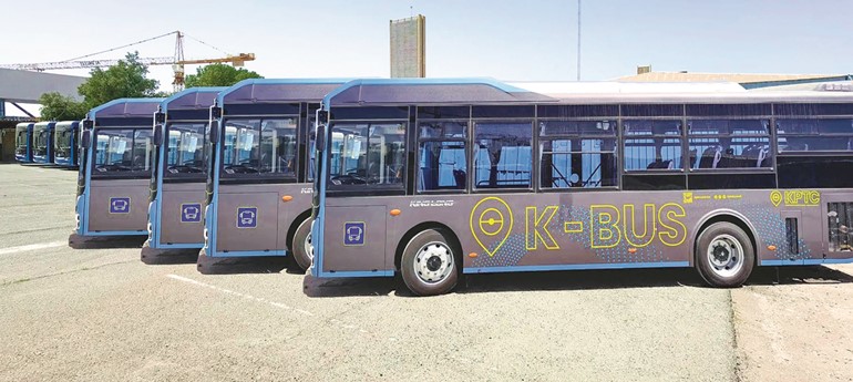  النقل العام توقع عقد توريد حافلات حديثة مع القرين 