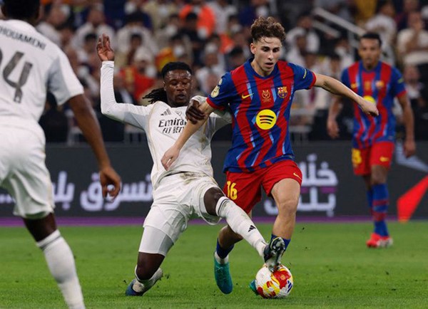السوبر الإسباني في السعودية.. برشلونة يتوج باللقب على حساب ريال مدريد