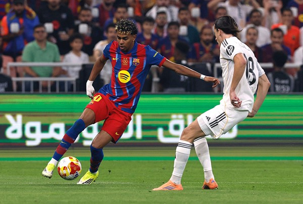 السوبر الإسباني في السعودية.. برشلونة يتوج باللقب على حساب ريال مدريد