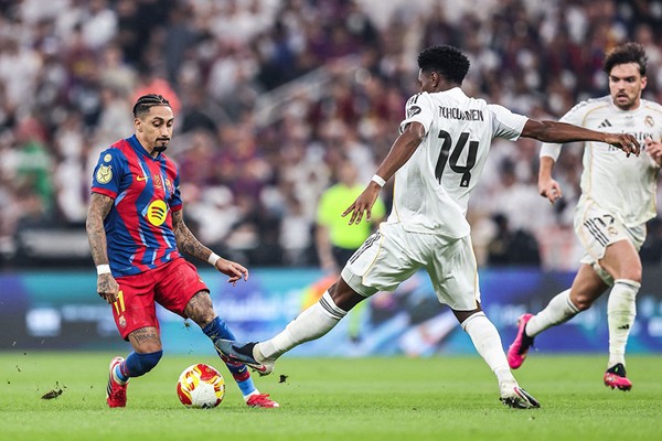 السوبر الإسباني في السعودية.. برشلونة يتوج باللقب على حساب ريال مدريد