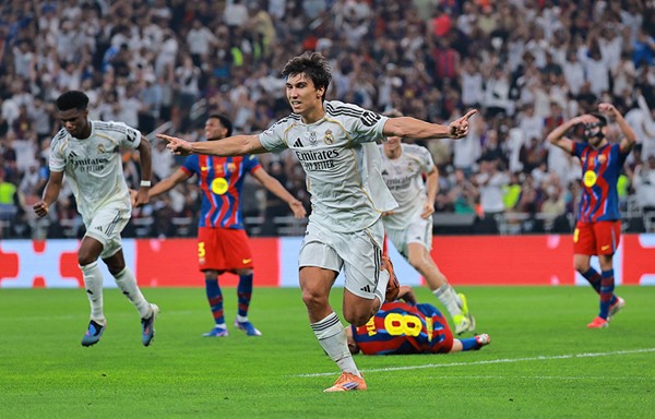 السوبر الإسباني في السعودية.. برشلونة يتوج باللقب على حساب ريال مدريد