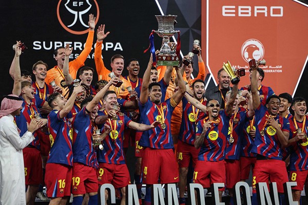 السوبر الإسباني في السعودية.. برشلونة يتوج باللقب على حساب ريال مدريد