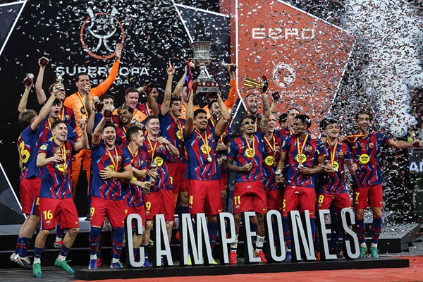 السوبر الإسباني في السعودية.. برشلونة يتوج باللقب على حساب ريال مدريد