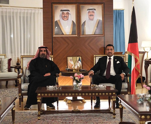 وزير الدفاع لأعضاء سفارتنا لدى إيطاليا: مواصلة العمل الدبلوماسي بما يخدم مصالح البلدين