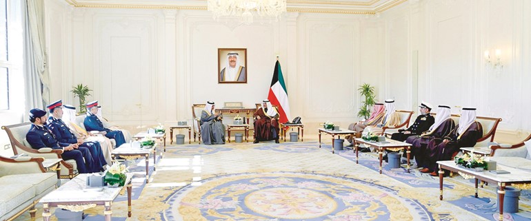 سمو ولي العهد الشيخ صباح الخالد مستقبلا وزير الداخلية في مملكة البحرين الفريق أول ركن الشيخ راشد بن عبدالله آل خليفة والوفد المرافق بحضور النائب الأول لرئيس مجلس الوزراء ووزير الداخلية الشيخ فهد اليوسف 
ورئيس ديوان سمو ولي العهد الشيخ ثامر الجابر والمدير العام للإدارة العامة لخفر السواحل العميد الركن بحري الشيخ مبارك علي اليوسف والسفير البحريني لدى البلاد صلاح المالكي
