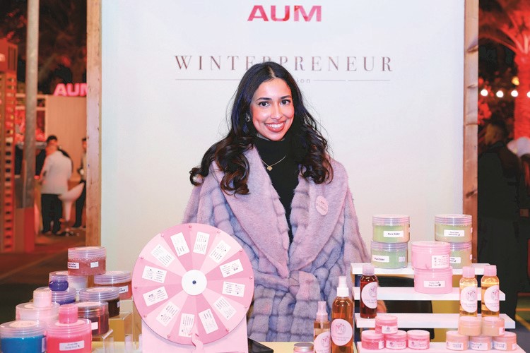 طلبة وخريجو AUM يقدمون مشاريع متميزة في معرض Winterpreneur Fair بنسخته الثانية