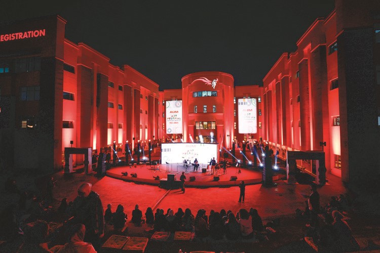 طلبة وخريجو AUM يقدمون مشاريع متميزة في معرض Winterpreneur Fair بنسخته الثانية