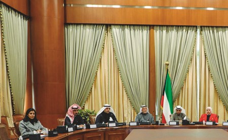 «المحاسبة» و«الديوان» بحثا برنامج الحوكمة المؤسسية