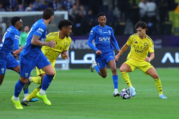 الهلال يؤكد صدارته ويكسب ديربي الرياض أمام النصر