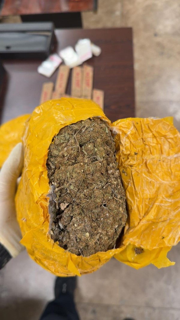 ضبط كيلو وربع «ماريغوانا» و«حشيش» بحوزة أفريقية وآسيوي في «T1» و«T4»