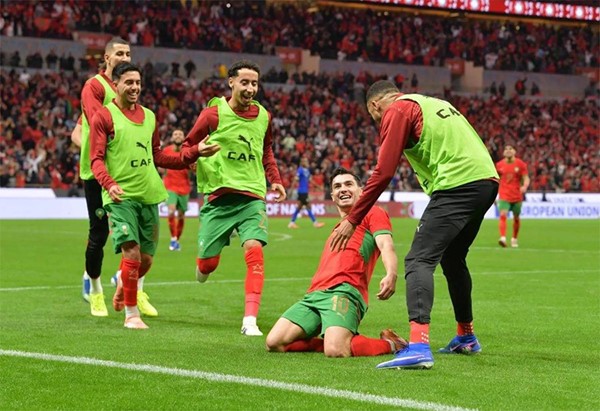 الركراكي مدرب المغرب: نريد أن نصنع التاريخ .. والتاريخ لا يخلد إلا بالألقاب