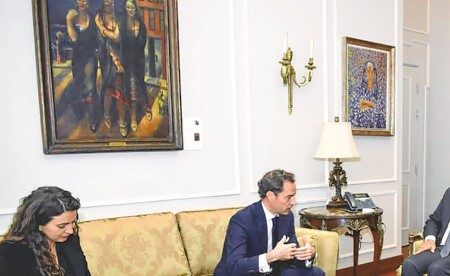 وزير الخارجية يؤكد أهمية الإعلان عن تشكيل لجنة تكنوقراط فلسطينية مؤقتة لإدارة الشؤون اليومية للمواطنين بغزة