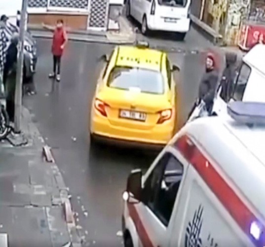 طفل سوري حديث الإعلام التركي وبلدية إسطنبول تكرمه