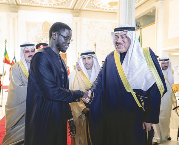 سمو ولي العهد الشيخ صباح الخالد مرحبا بالرئيس بشيرو جوماي فاي