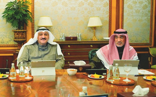 النائب الأول لرئيس مجلس الوزراء ووزير الداخلية الشيخ فهد اليوسف ود.أحمد العوضي