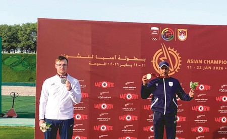 محمد الديحاني خلال تتويجه بالميدالية الذهبية