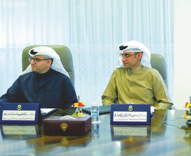 وزير الدولة لشؤون البلدية ووزير الدولة لشؤون الإسكان عبداللطيف المشاري والعضو المنتدب للهيئة العامة للاستثمار الشيخ سعود سالم عبدالعزيز الصباح