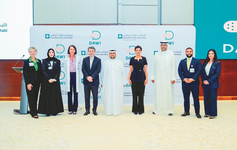 الرئيس التنفيذي لمستشفى كليفلاند كلينك أبوظبي د.جورج باسكال هبر والرئيس التنفيذي لمنصة داوي بدر ششتري مع الحضور