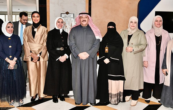 وزير الصحة د.أحمد العوضي مع المشاركين في المؤتمر