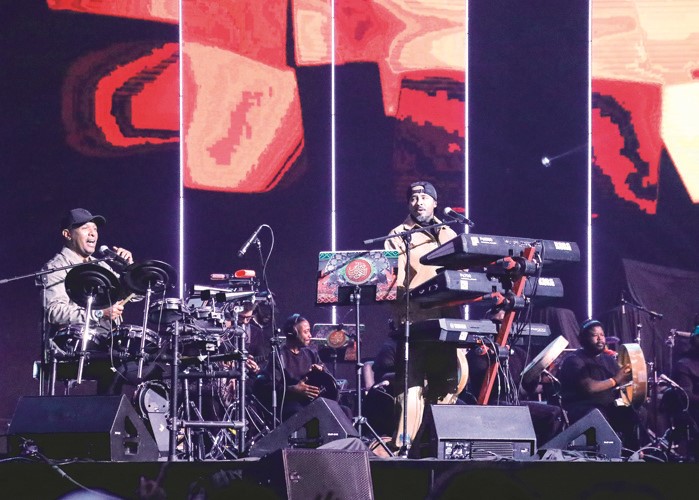 محمد عبده ليلة تاريخية وميامي ملوك الوناسة وعايض فل حماس .. في أرينا الكويت 