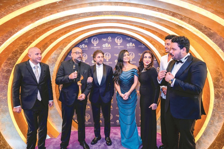  وأشغال شقة جدا المسلسل المصري المفضل