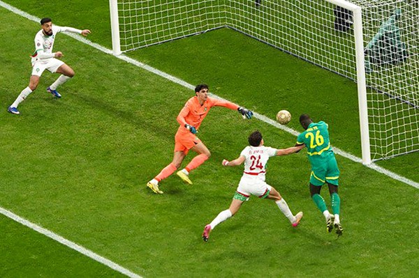 ياسين بونو تألق مع المغرب واستحق جائزة القفاز الذهبي عن جدارة