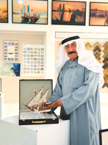 جانب من مشاركة جمعية الحرف اليدوية الكويتية في معرض ألوان الشرق الدولي للفنون بالمنامة