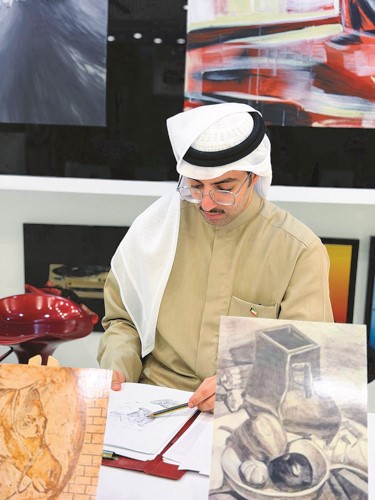 جانب من مشاركة جمعية الحرف اليدوية الكويتية في معرض ألوان الشرق الدولي للفنون بالمنامة