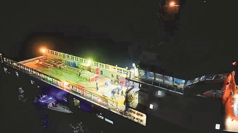 القطعة البحرية تم رصدها من قبل القوارب المسيرة التابعة لخفر السواحل