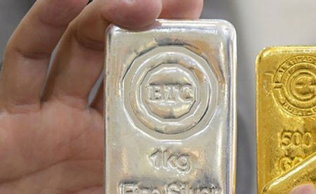 الذهب يواصل الصعود القياسي.. ويتجاوز 4700 دولار للأونصة