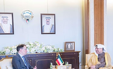 وزير الديوان الأميري ورئيس ديوان ولي العهد بحثا مع سفيري البرازيل وأوكرانيا التطورات الإقليمية والدولية والقضايا المشتركة