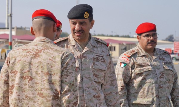  رئيس الأركان العامة للجيش الفريق الركن خالد الشريعان خلال تفقده لواء صالح المحمد الآلي/ 94 وقيادة الشرطة العسكرية