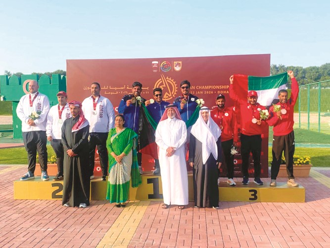 جانب من مراسم تتويج منتخبنا الوطني للرماية