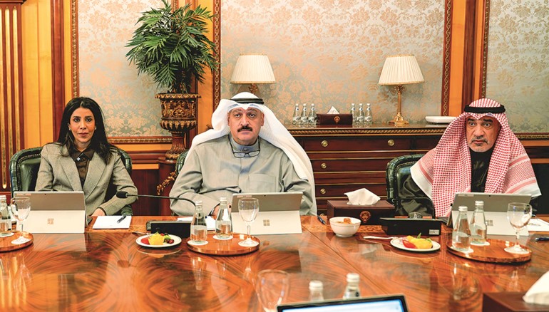 النائب الأول لرئيس مجلس الوزراء ووزير الداخلية الشيخ فهد اليوسف ود.أحمد العوضي ود.نورة المشعان