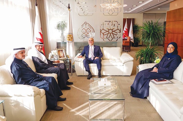 البصيري بحث مع الأمين العام لمجلس التعليم العالي في البحرين آليات تطوير البرامج الأكاديمية وتبادل الخبرات