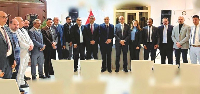 القنصل شريف بدير والقنصل محمد مطاوع والقنصل مروة شعير والمستشار العمالي أشرف علم الدين خلال لقاء مع عدد من أبناء الجالية المصرية بمقر القنصلية