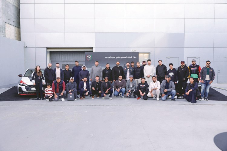 صورة جماعية لأعضاء النادي