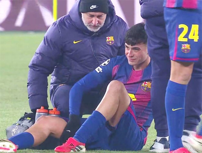 بيدري متأثرا بالإصابة أثناء مواجهة سلافيا براغ التشيكي